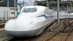催泪喷雾、防刺服、护盾 日本新干线将常备防身用品